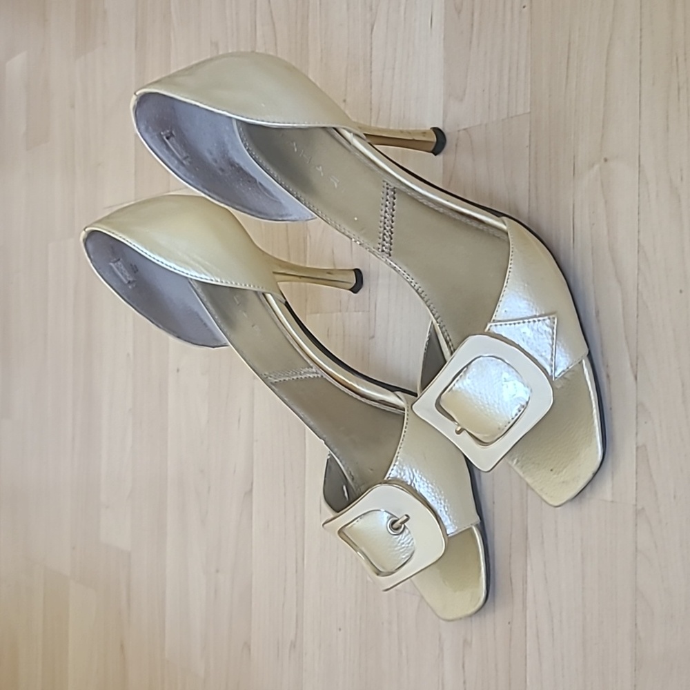 Tahari Cream/Gold High Heels Stilleto Square Open toe Buckle Detail Size 9M